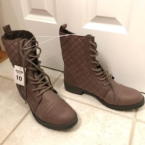 Women's gray side zip quilted boots